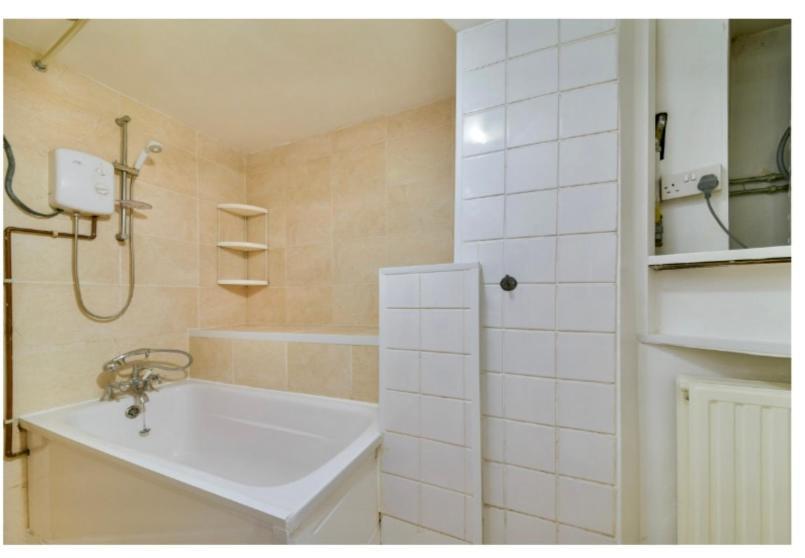 Studio Apartment - Entire Lower Ground Floor - Only 7 Mins Walk Kings Cross St Pancras Station Лондон Екстер'єр фото