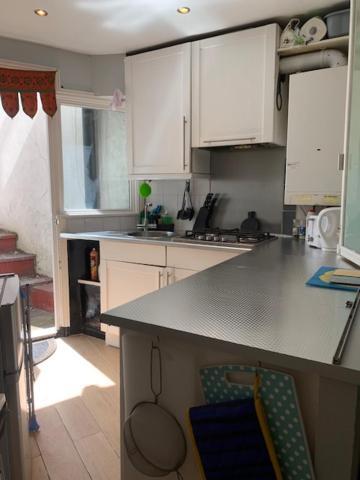 Studio Apartment - Entire Lower Ground Floor - Only 7 Mins Walk Kings Cross St Pancras Station Лондон Екстер'єр фото