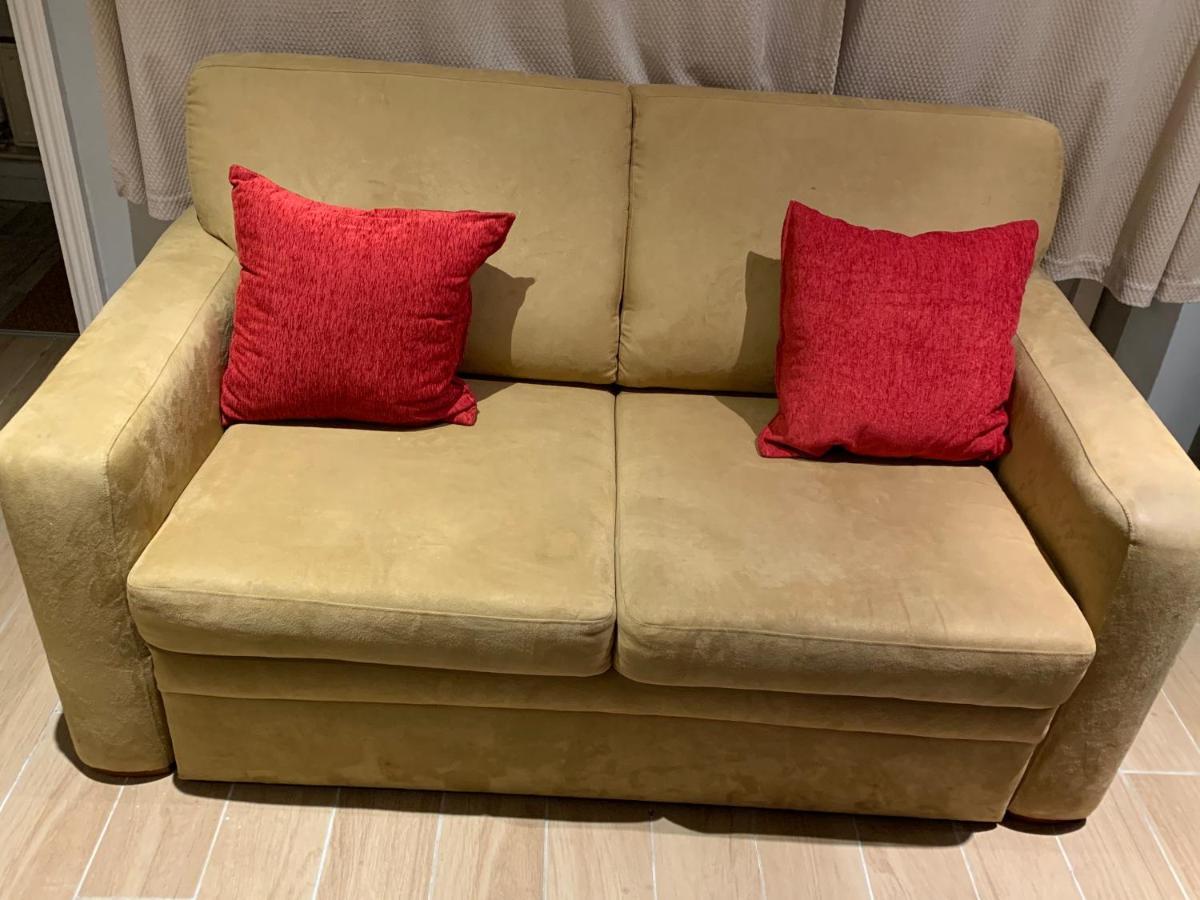 Studio Apartment - Entire Lower Ground Floor - Only 7 Mins Walk Kings Cross St Pancras Station Лондон Екстер'єр фото